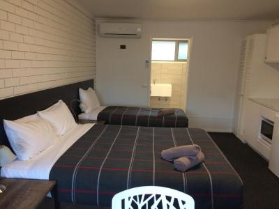 Southern Ocean Motor Inn Port Campbell - Airlie Beach Holiday 14