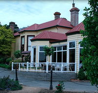 Central Springs Inn - Airlie Beach Holiday