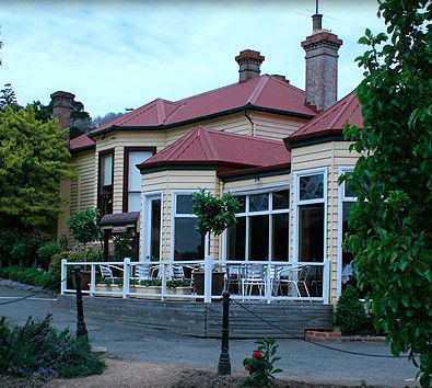 Central Springs Inn - Airlie Beach Holiday 0