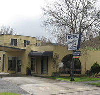 Riverbank Park Motel - Airlie Beach Holiday