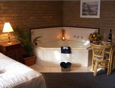 Albury Classic Motor Inn - Airlie Beach Holiday 1