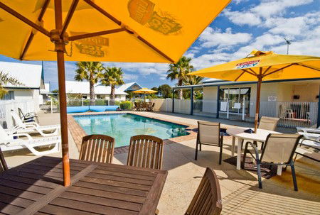 Torquay Tropicana Motel - Airlie Beach Holiday 0