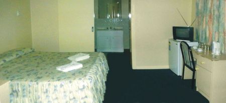 Plaza Hotel - Airlie Beach Holiday 1