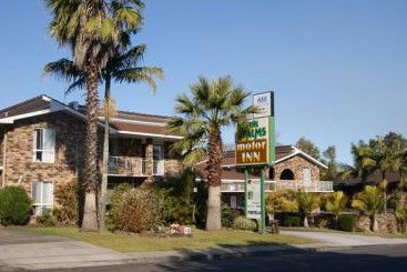Gosford Palms Motor Inn - Airlie Beach Holiday 0