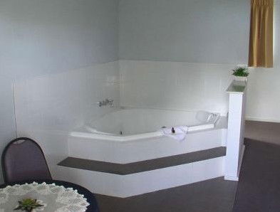 Maitland City Motel - Airlie Beach Holiday 4
