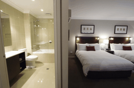 Carlyle Suites & Apartments - Airlie Beach Holiday 1
