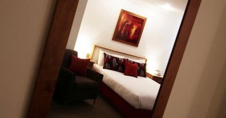 Townhouse Hotel - Airlie Beach Holiday 1