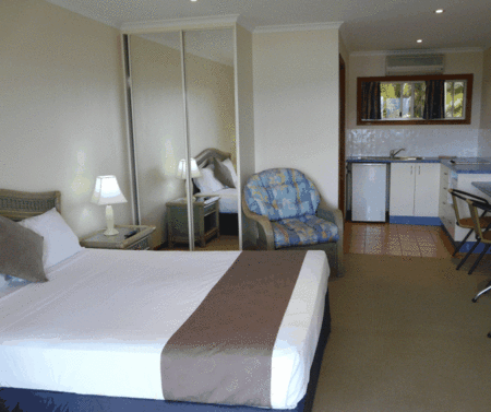 Sunlit Waters Studio Apartments - Airlie Beach Holiday 1