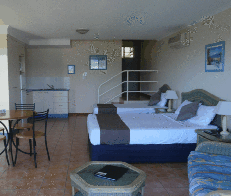Sunlit Waters Studio Apartments - Airlie Beach Holiday 3