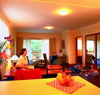 Oxley Court Serviced Apartments - Airlie Beach Holiday