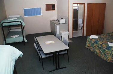 Oasis By The Lake - Airlie Beach Holiday 3