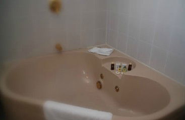 Oasis By The Lake - Airlie Beach Holiday 4