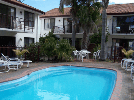 Peninsular Apartments - Airlie Beach Holiday