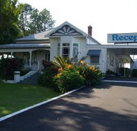 Colonial Court Motor Inn - Airlie Beach Holiday