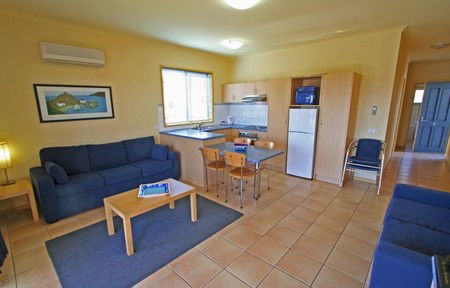 Seaview Motel & Apartments - Airlie Beach Holiday 1