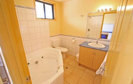 Seaview Motel & Apartments - Airlie Beach Holiday 4