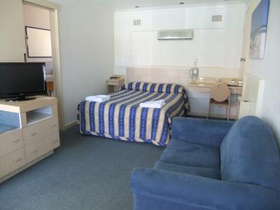 Country Comfort Cowra Countryman Motor Inn - Airlie Beach Holiday 2