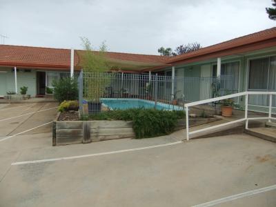 Country Comfort Cowra Countryman Motor Inn - Airlie Beach Holiday 3