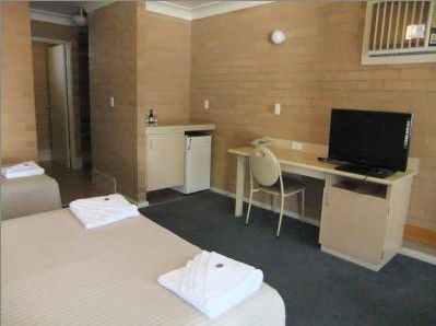 Country Comfort Cowra Countryman Motor Inn - Airlie Beach Holiday 4