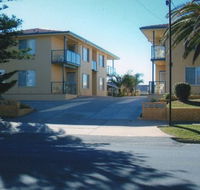 AA Madalena Court Holiday Apartments - Airlie Beach Holiday