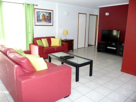 The Shores Holiday Apartments - Airlie Beach Holiday 4