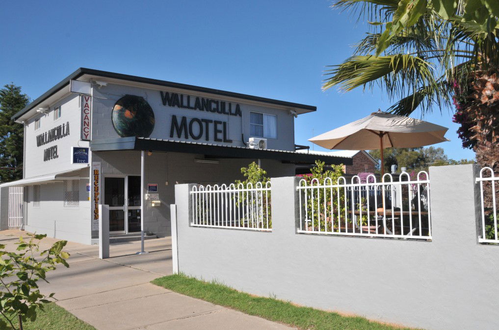 Lightning Ridge NSW Airlie Beach Holiday