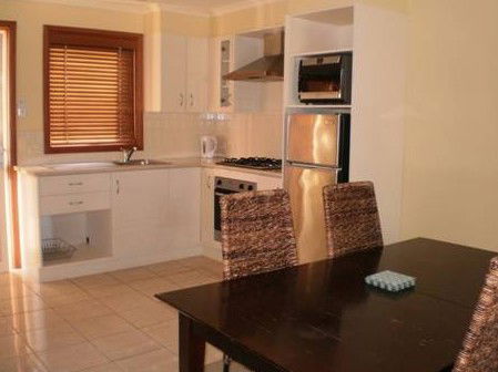 Colonial Village Motel - Airlie Beach Holiday 5