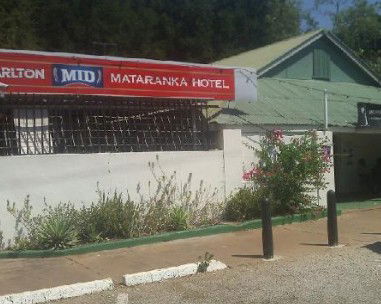 Mataranka Hotel Motel - Airlie Beach Holiday 2