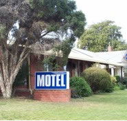 St Arnaud Country Road Inn - Airlie Beach Holiday