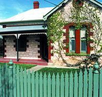 Naracoorte Cottages - Smith Street Villa - Airlie Beach Holiday