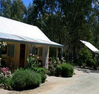 Riesling Trail Cottages - Airlie Beach Holiday