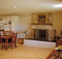 Sherwood Cottages Country Retreat - Airlie Beach Holiday