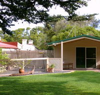 Shiralea Country Cottage - Airlie Beach Holiday