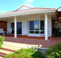 Close Encounters Bed and Breakfast - Airlie Beach Holiday