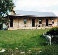 Mt Dutton Bay Woolshed Heritage Cottage - Airlie Beach Holiday