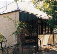Wild Olive Cottage - Airlie Beach Holiday