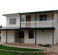 Louth Bay Holiday Apartment - Airlie Beach Holiday