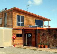 Shboo Shelly Beach Lodge - Airlie Beach Holiday