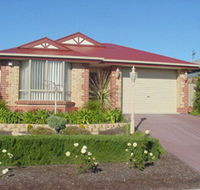 Lakeside Getaway - Airlie Beach Holiday