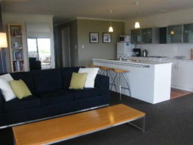 Coorong Waterfront Retreat - Airlie Beach Holiday 0
