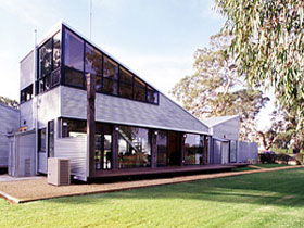 Punters Vineyard Retreat - Airlie Beach Holiday 0