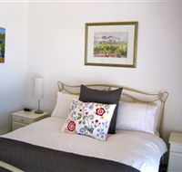 ArtWine Cottages - Airlie Beach Holiday