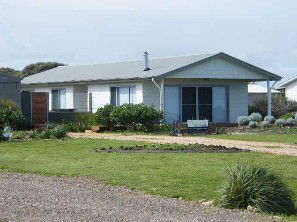 Coorong Waterfront Retreat - Airlie Beach Holiday 1