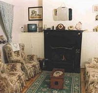 Lavender Cottage Bed And Breakfast Accommodation - Airlie Beach Holiday