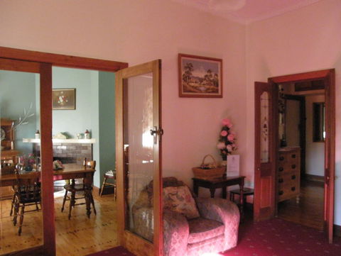 Angaston Rose B&B - Airlie Beach Holiday 1