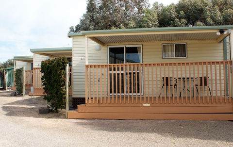 Moonta Bay Road Cabins And Cottages - Airlie Beach Holiday 3