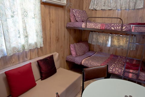 Moonta Bay Road Cabins And Cottages - Airlie Beach Holiday 4