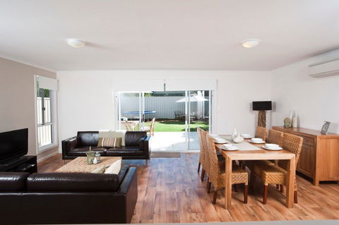 Coast & Vines @ Moana Beach - Airlie Beach Holiday 1