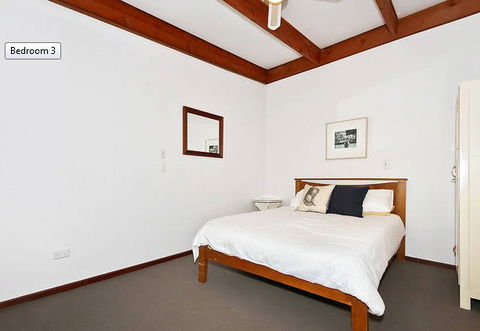 Sea Sand And Scrub Holiday House - Airlie Beach Holiday 2