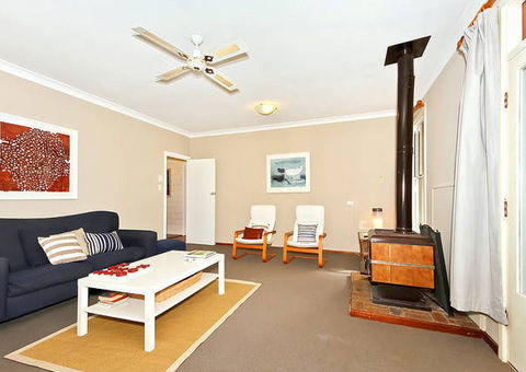 Sea Sand And Scrub Holiday House - Airlie Beach Holiday 7